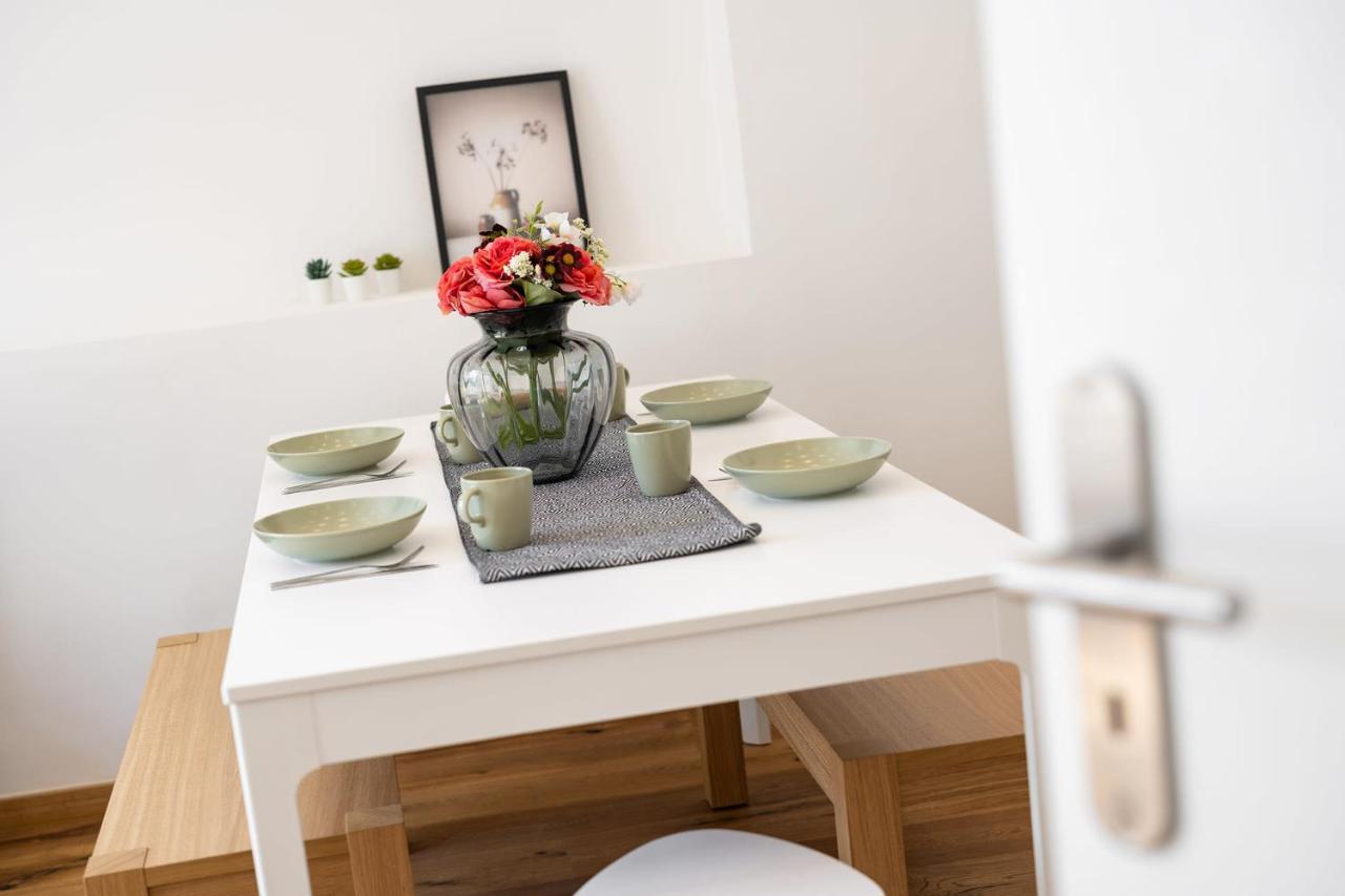 Wiesen Living - For Up To Twelve People Apartment Munich